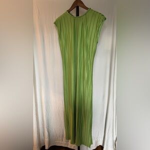 Green Pleated Cap-Sleeve Maxi Dress